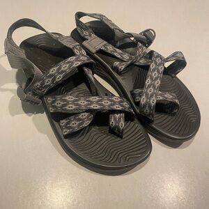 CHACO Z/Volv 2 NWOT STRAPPY ADJUSTABLE SANDAL GRAY PATTERN HIKING WOMENS SZ 8